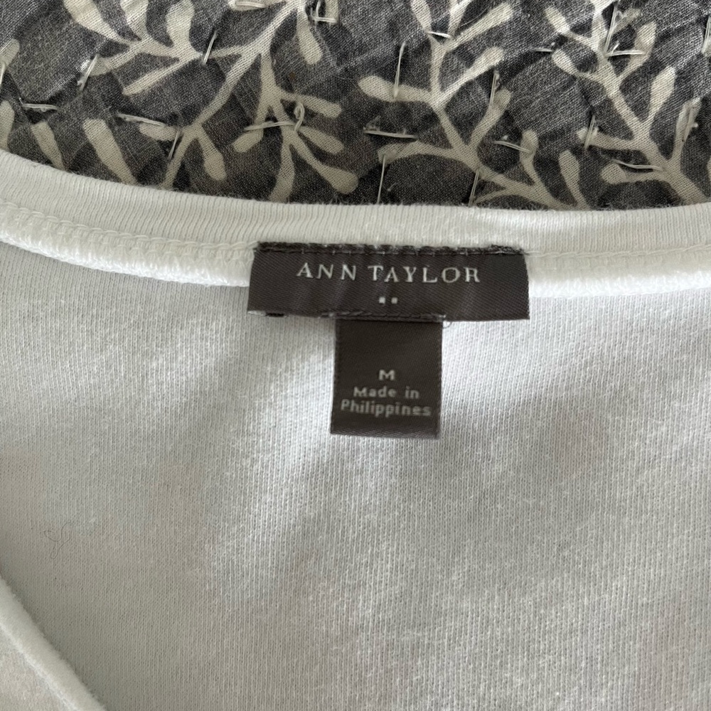 Ann Taylor V-neck Shirt - Picture 3 of 3